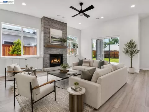 Living - 5210 Shirehills Ln, Carmichael, CA 95608 photo 4 of 4