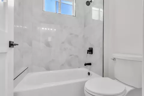 Bath - 5210 Shirehills Ln, Carmichael, CA 95608 photo 3 of 3