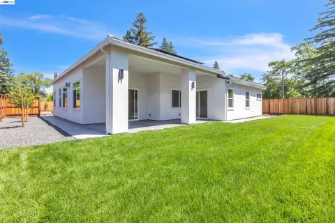 Exterior - 5210 Shirehills Ln, Carmichael, CA 95608 photo 3 of 5