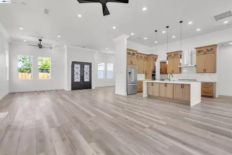 Living - 5210 Shirehills Ln, Carmichael, CA 95608 photo 2 of 4