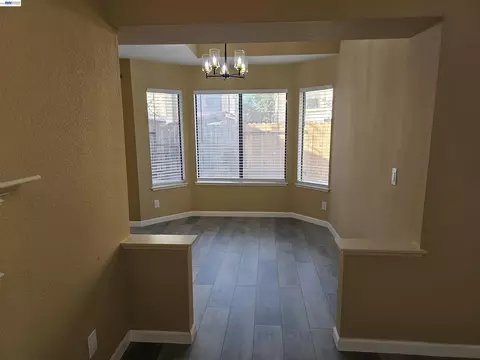 Living - 1063 Mepham Dr, Pittsburg, CA 94565 photo 5 of 8
