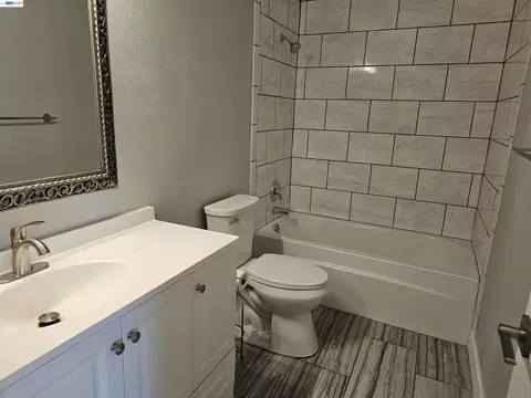 Bath - 1063 Mepham Dr, Pittsburg, CA 94565 photo 4 of 4