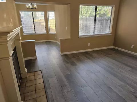 Living - 1063 Mepham Dr, Pittsburg, CA 94565 photo 4 of 8