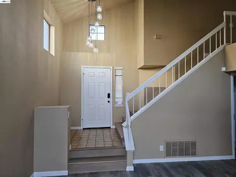 Entry Way - 1063 Mepham Dr, Pittsburg, CA 94565 photo 2 of 5