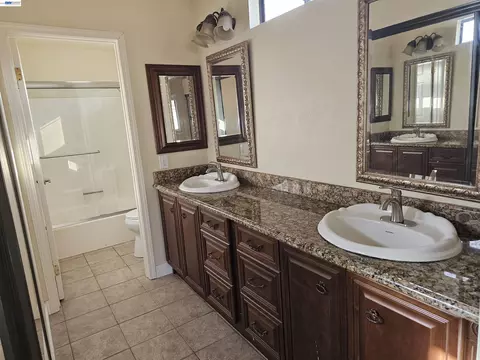 Bath - 1063 Mepham Dr, Pittsburg, CA 94565 photo 2 of 4