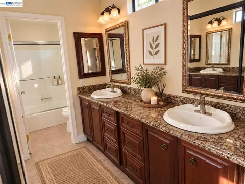 Bath - 1063 Mepham Dr, Pittsburg, CA 94565 photo 1 of 4