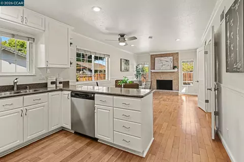 Kitchen - 340 Greenway Dr, Martinez, CA 94553 photo 1 of 3