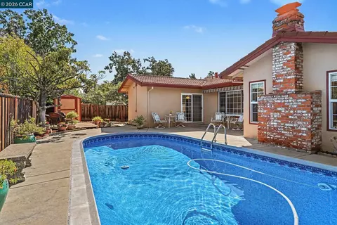Exterior - 340 Greenway Dr, Martinez, CA 94553 photo 2 of 6