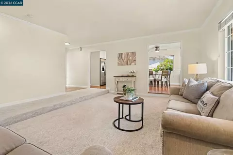 Living - 340 Greenway Dr, Martinez, CA 94553 photo 3 of 4
