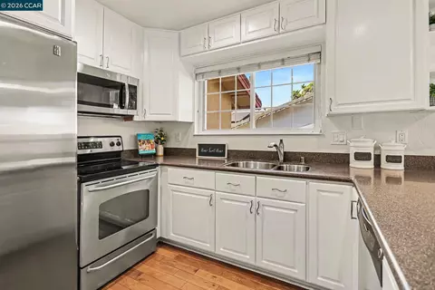 Kitchen - 340 Greenway Dr, Martinez, CA 94553 photo 2 of 3