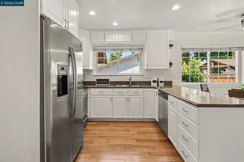 Kitchen - 340 Greenway Dr, Martinez, CA 94553 photo 3 of 3