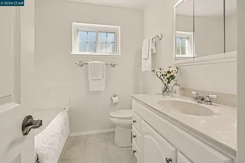 Bath - 340 Greenway Dr, Martinez, CA 94553 photo 2 of 2