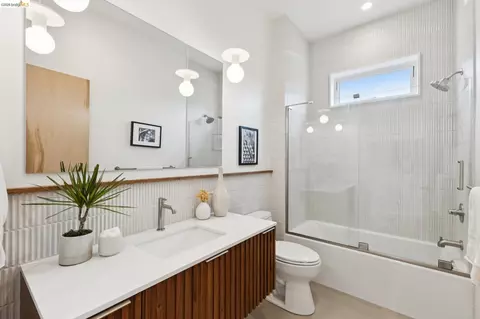 Bath - 1523 Stuart, Berkeley, CA 94703 photo 4 of 6