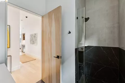 Bath - 1523 Stuart, Berkeley, CA 94703 photo 6 of 6