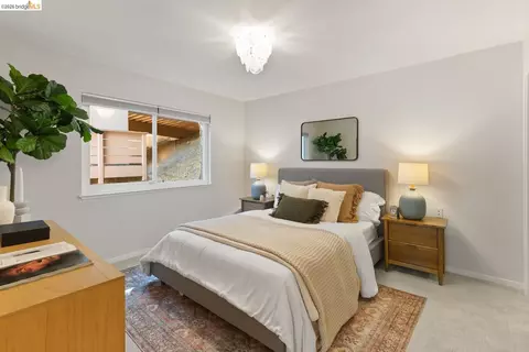 Bedroom - 6872 Sherwick Dr, Berkeley, CA 94705 photo 1 of 2