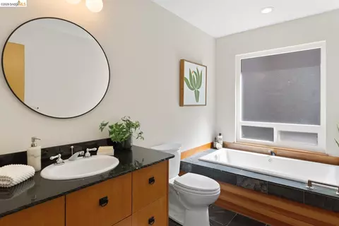 Bath - 6872 Sherwick Dr, Berkeley, CA 94705 photo 1 of 3