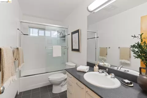 Bath - 6872 Sherwick Dr, Berkeley, CA 94705 photo 3 of 3