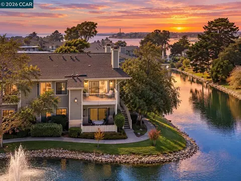 228 Lakeshore Ct, Richmond, CA 94804