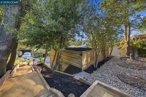 Exterior - 141 Fairlawn Dr, Berkeley, CA 94708 photo 10 of 17