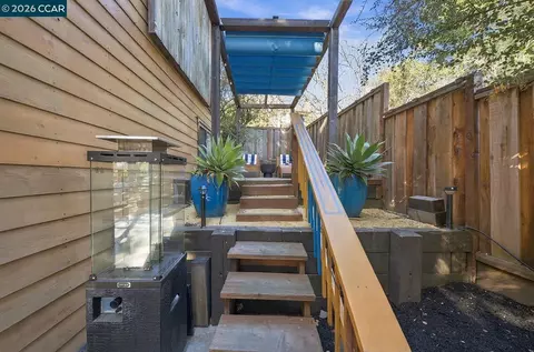 Exterior - 141 Fairlawn Dr, Berkeley, CA 94708 photo 7 of 17