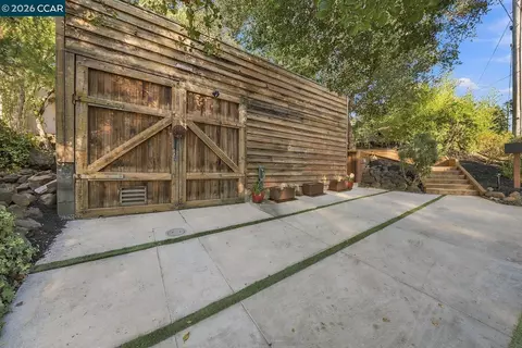 Exterior - 141 Fairlawn Dr, Berkeley, CA 94708 photo 13 of 17