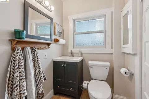 Bath - 1322 Bancroft Way, Berkeley, CA 94702 photo 1 of 2