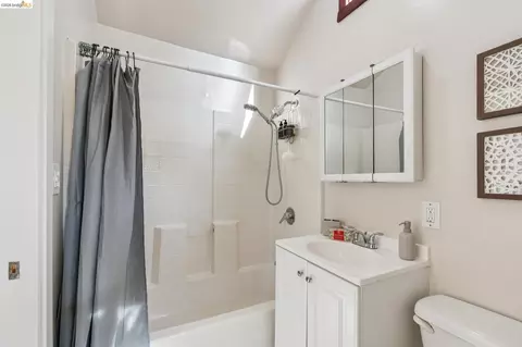 Bath - 1322 Bancroft Way, Berkeley, CA 94702 photo 2 of 2