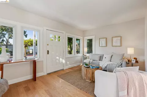 Entry Way - 1322 Bancroft Way, Berkeley, CA 94702 photo 2 of 3