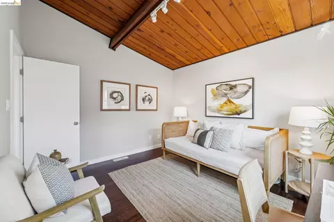 Bedroom - 1394 Queens Rd, Berkeley, CA 94708 photo 1 of 7