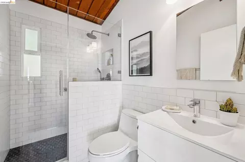 Bath - 1394 Queens Rd, Berkeley, CA 94708 photo 1 of 3