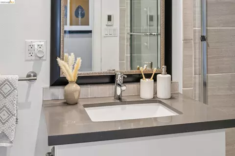 Bath - 1394 Queens Rd, Berkeley, CA 94708 photo 3 of 3