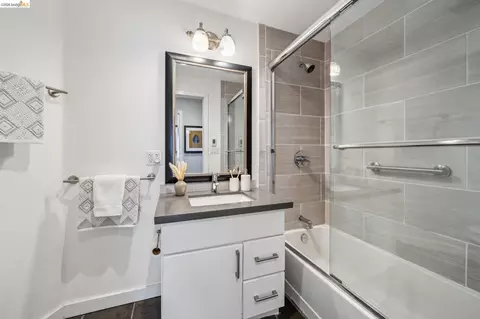 Bath - 1394 Queens Rd, Berkeley, CA 94708 photo 2 of 3