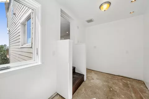 Entry Way - 1394 Queens Rd, Berkeley, CA 94708 photo 4 of 4
