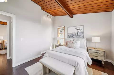 Bedroom - 1394 Queens Rd, Berkeley, CA 94708 photo 3 of 7