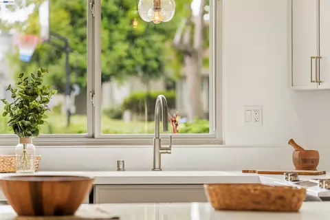 Kitchen - 3452 Capella Ln, Alameda, CA 94502 photo 3 of 7