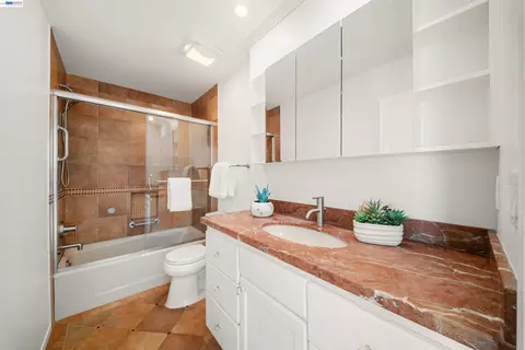 Bath - 3452 Capella Ln, Alameda, CA 94502 photo 2 of 5