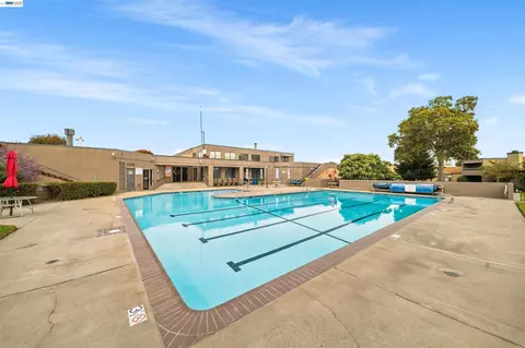 Exterior - 3452 Capella Ln, Alameda, CA 94502 photo 8 of 9
