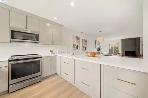 Kitchen - 3452 Capella Ln, Alameda, CA 94502 photo 4 of 7