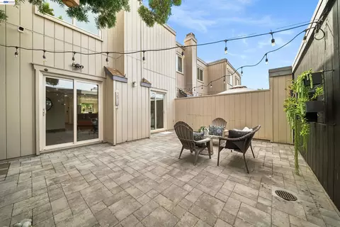 Exterior - 3452 Capella Ln, Alameda, CA 94502 photo 4 of 9