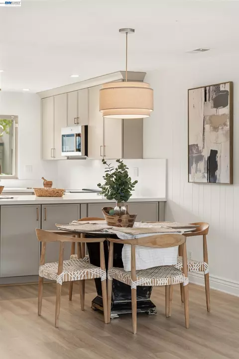 Dining - 3452 Capella Ln, Alameda, CA 94502 photo 4 of 4