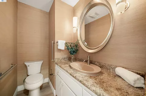 Bath - 3452 Capella Ln, Alameda, CA 94502 photo 1 of 5