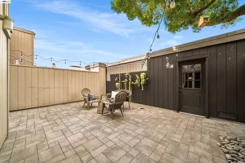 Exterior - 3452 Capella Ln, Alameda, CA 94502 photo 5 of 9