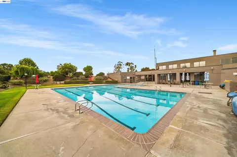 Exterior - 3452 Capella Ln, Alameda, CA 94502 photo 9 of 9