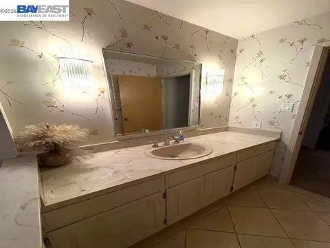 Bath - 1319 Murchison Dr, Millbrae, CA 94030 photo 1 of 4