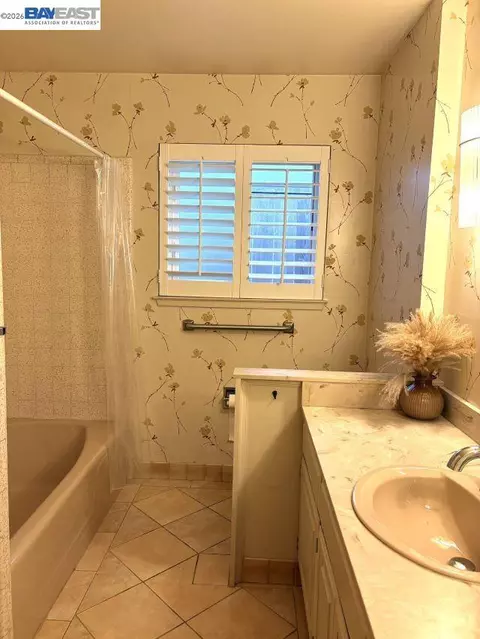 Bath - 1319 Murchison Dr, Millbrae, CA 94030 photo 3 of 4