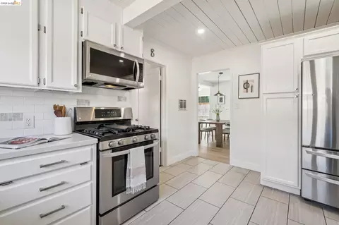 Kitchen - 1240 Dutton Ave, San Leandro, CA 94577 photo 4 of 5