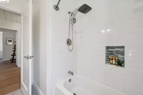 Bath - 1240 Dutton Ave, San Leandro, CA 94577 photo 3 of 3