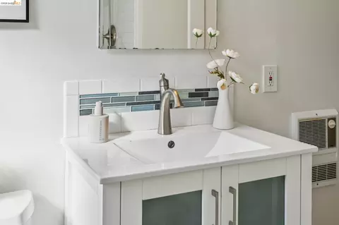 Bath - 1240 Dutton Ave, San Leandro, CA 94577 photo 2 of 3