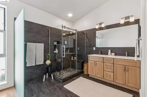 Bath - 1255 Pine St, Oakland, CA 94607 photo 4 of 5