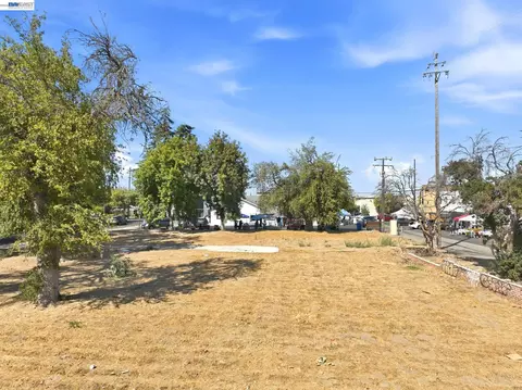 234 N Maple Ave, Manteca, CA 95336 photo 2